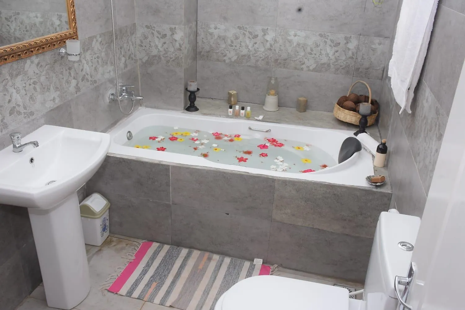 فندق مبيت وإفطار نيجومبو Goodlife Villa